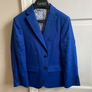 Blue blazer, boys size 8R. Never worn. Great condition.